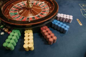 Read more about the article Poker Chips: Types, Materials, & Selection for Serious Players
